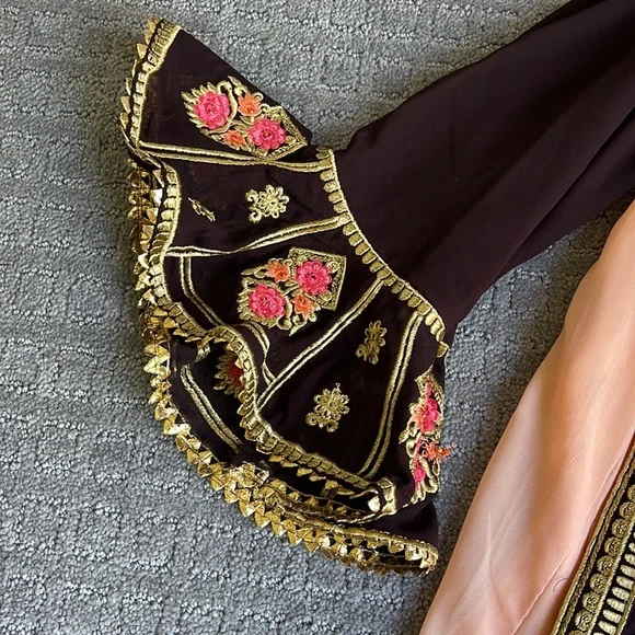 Brown sharara embroidery suit - Picture 3 of 5